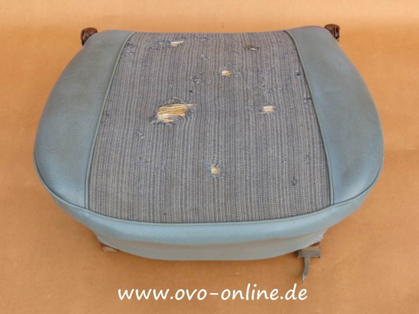 Buckel: Sitzfläche (blau) mit Gestell, gebr.